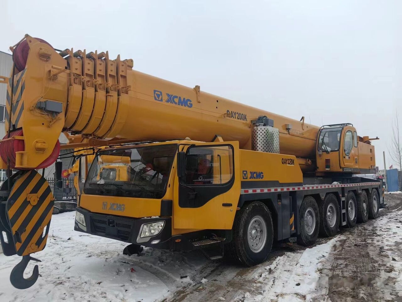 XCMG QAY200 truck crane 25 50 70 80 100 200 mobile crane for sale - Autogrúa: foto 2 XCMG QAY200 truck crane 25 50 70 80 100 200 mobile crane for sale - Autogrúa: foto 2