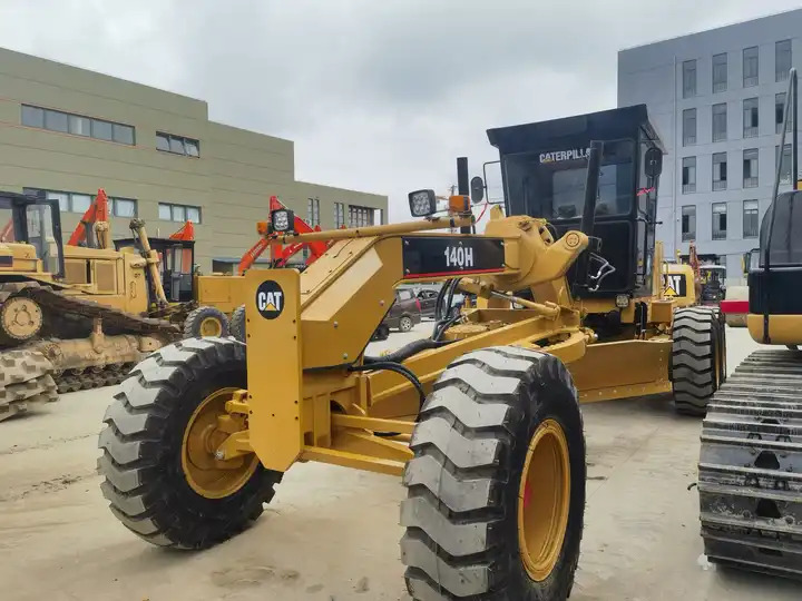Best price JAPAN made grader cat 140h motor grader second hand low prices hot selling - Grader: foto 3 Best price JAPAN made grader cat 140h motor grader second hand low prices hot selling - Grader: foto 3