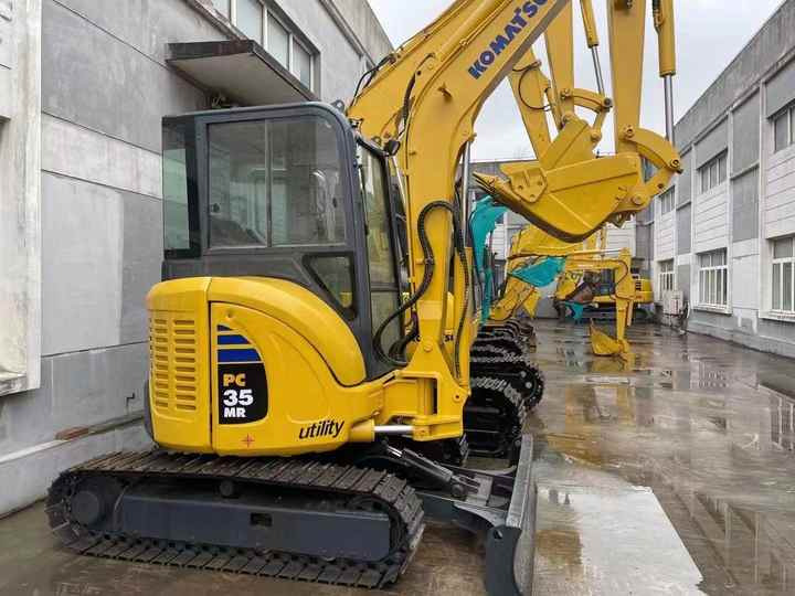 Competitive Price Used Komatsu Excavator PC35 PC55MR2 excellent condition Komatsu pc35mr Excavator - Excavadora de cadenas: foto 2 Competitive Price Used Komatsu Excavator PC35 PC55MR2 excellent condition Komatsu pc35mr Excavator - Excavadora de cadenas: foto 2
