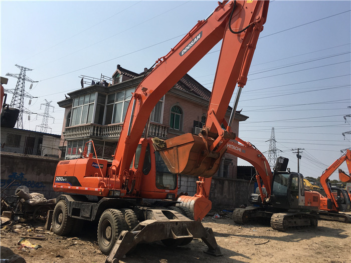 Doosan DH210w-7 wheel excavator - Excavadora de ruedas: foto 4 Doosan DH210w-7 wheel excavator - Excavadora de ruedas: foto 4
