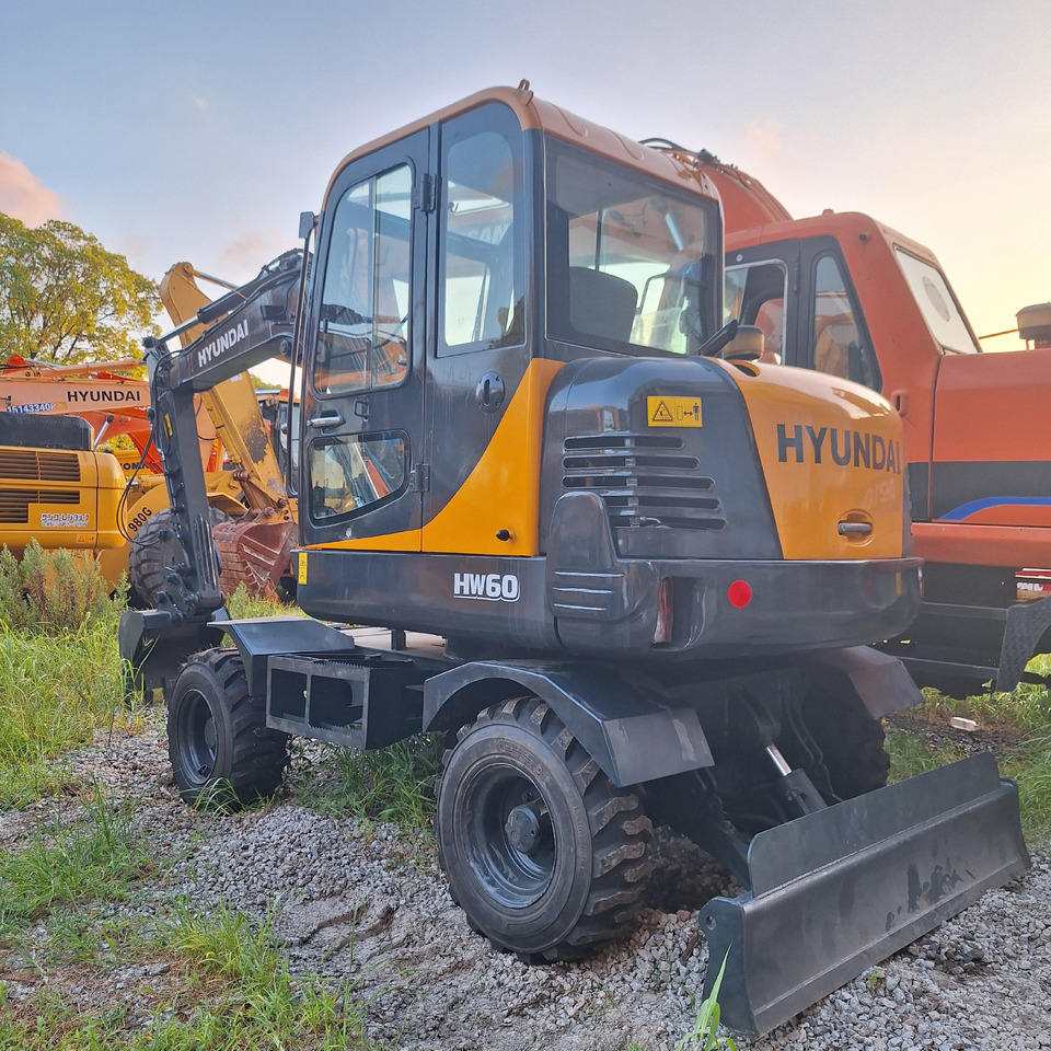 Hyundai 60vs excavator - Excavadora de ruedas: foto 4 Hyundai 60vs excavator - Excavadora de ruedas: foto 4