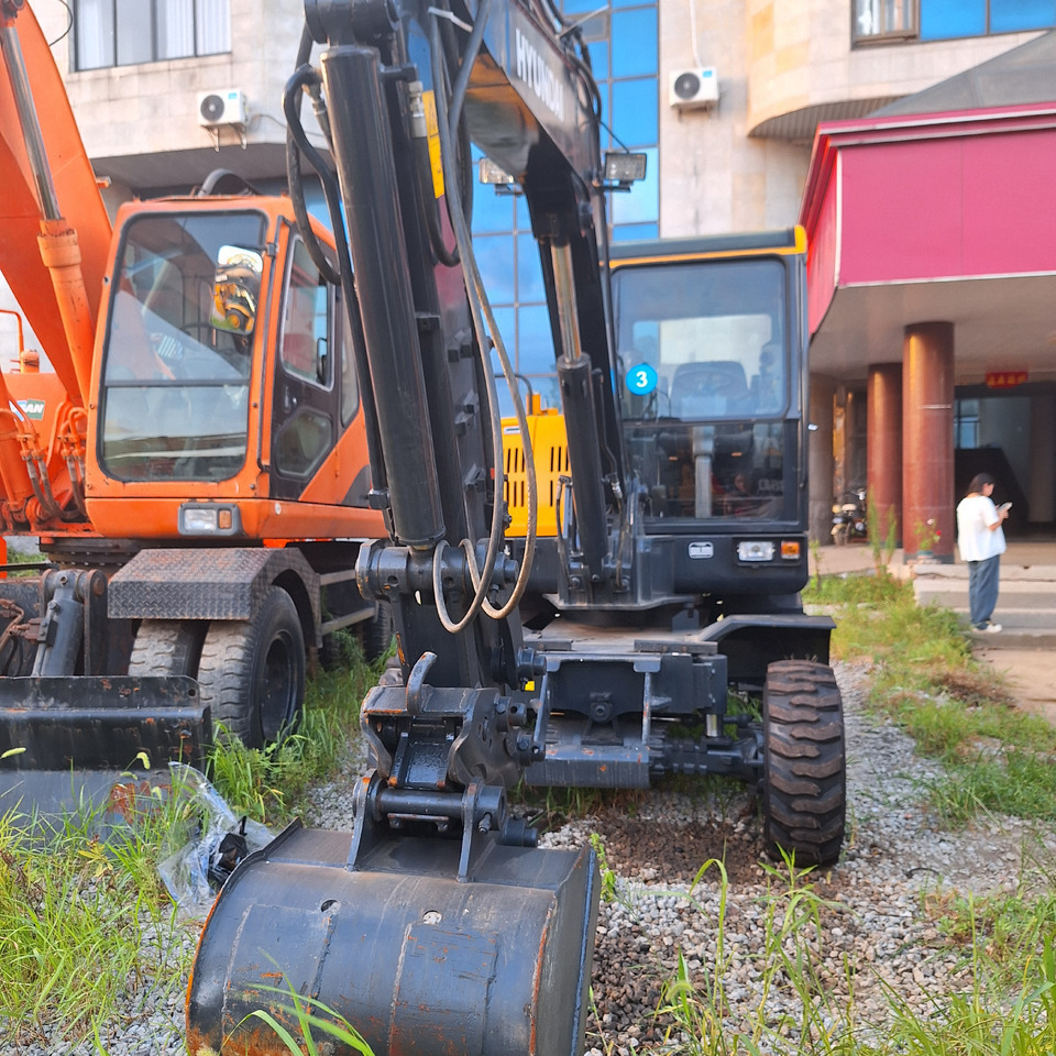 Hyundai HW60 excavator - Excavadora de ruedas: foto 2 Hyundai HW60 excavator - Excavadora de ruedas: foto 2