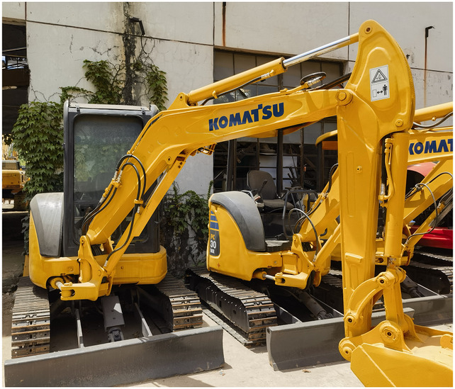 Komatsu PC35MR-3 excavator - Excavadora de cadenas: foto 3 Komatsu PC35MR-3 excavator - Excavadora de cadenas: foto 3