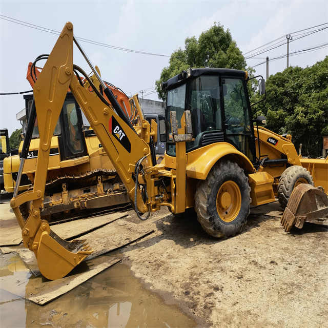 Second hand with good condition cat 420f backhoe loader 4x4 caterpillar 420f backhoe loaders in stock in shanghai yard - Retroexcavadora: foto 4 Second hand with good condition cat 420f backhoe loader 4x4 caterpillar 420f backhoe loaders in stock in shanghai yard - Retroexcavadora: foto 4