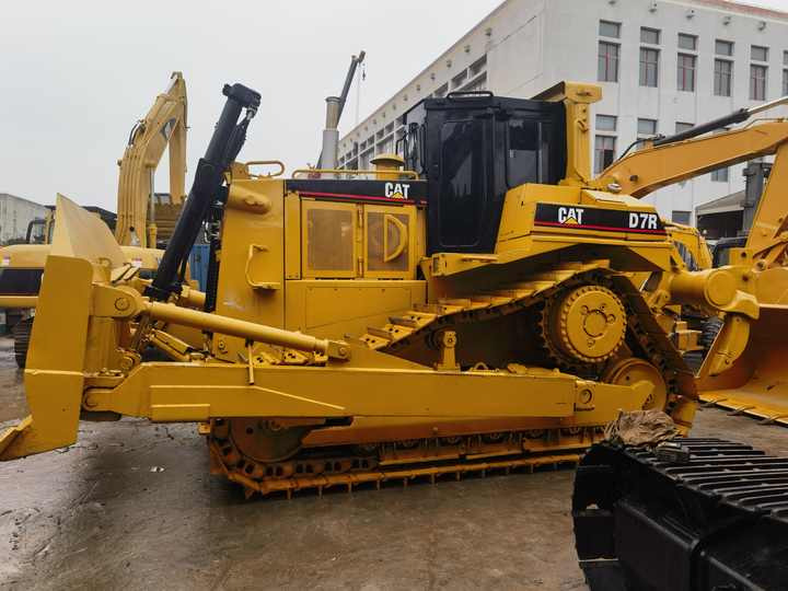Used CAT bulldozer D7 second hand caterpillar D7G D7R high quality crawler bulldozer FOR SALE - Bulldozer: foto 4 Used CAT bulldozer D7 second hand caterpillar D7G D7R high quality crawler bulldozer FOR SALE - Bulldozer: foto 4