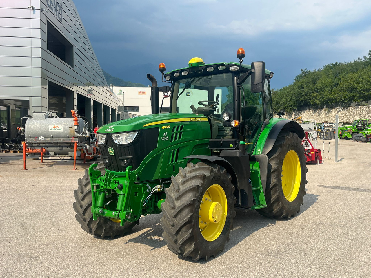 JOHN DEERE 6145 R - Tractor: foto 2 JOHN DEERE 6145 R - Tractor: foto 2