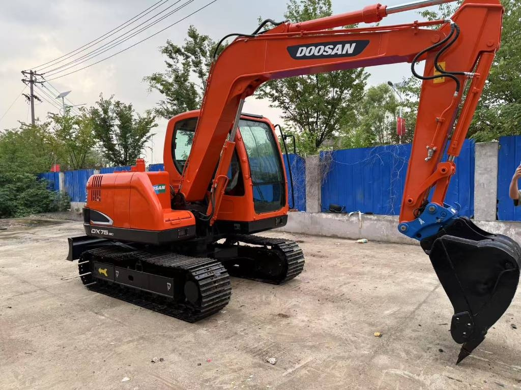 Doosan DX 75 - Excavadora de cadenas: foto 1 Doosan DX 75 - Excavadora de cadenas: foto 1