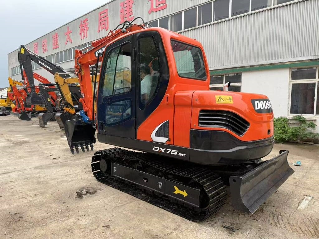 Doosan DX 75 - Excavadora de cadenas: foto 2 Doosan DX 75 - Excavadora de cadenas: foto 2