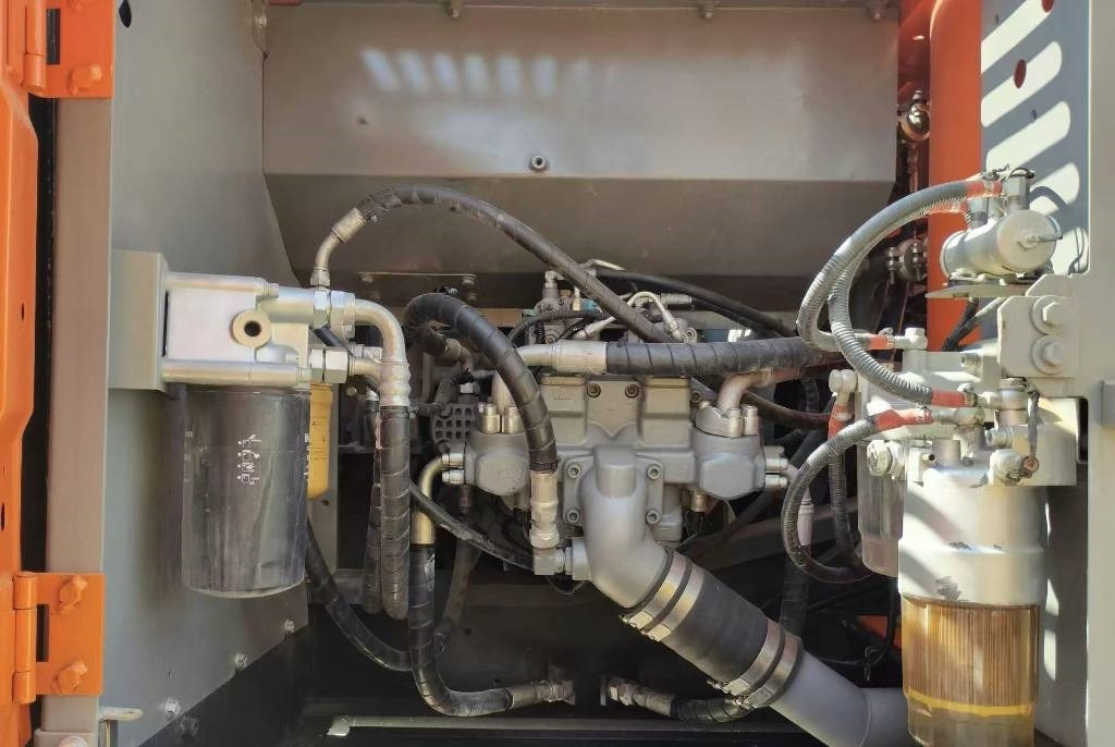 Hitachi ZX 240 - Excavadora de cadenas: foto 4 Hitachi ZX 240 - Excavadora de cadenas: foto 4