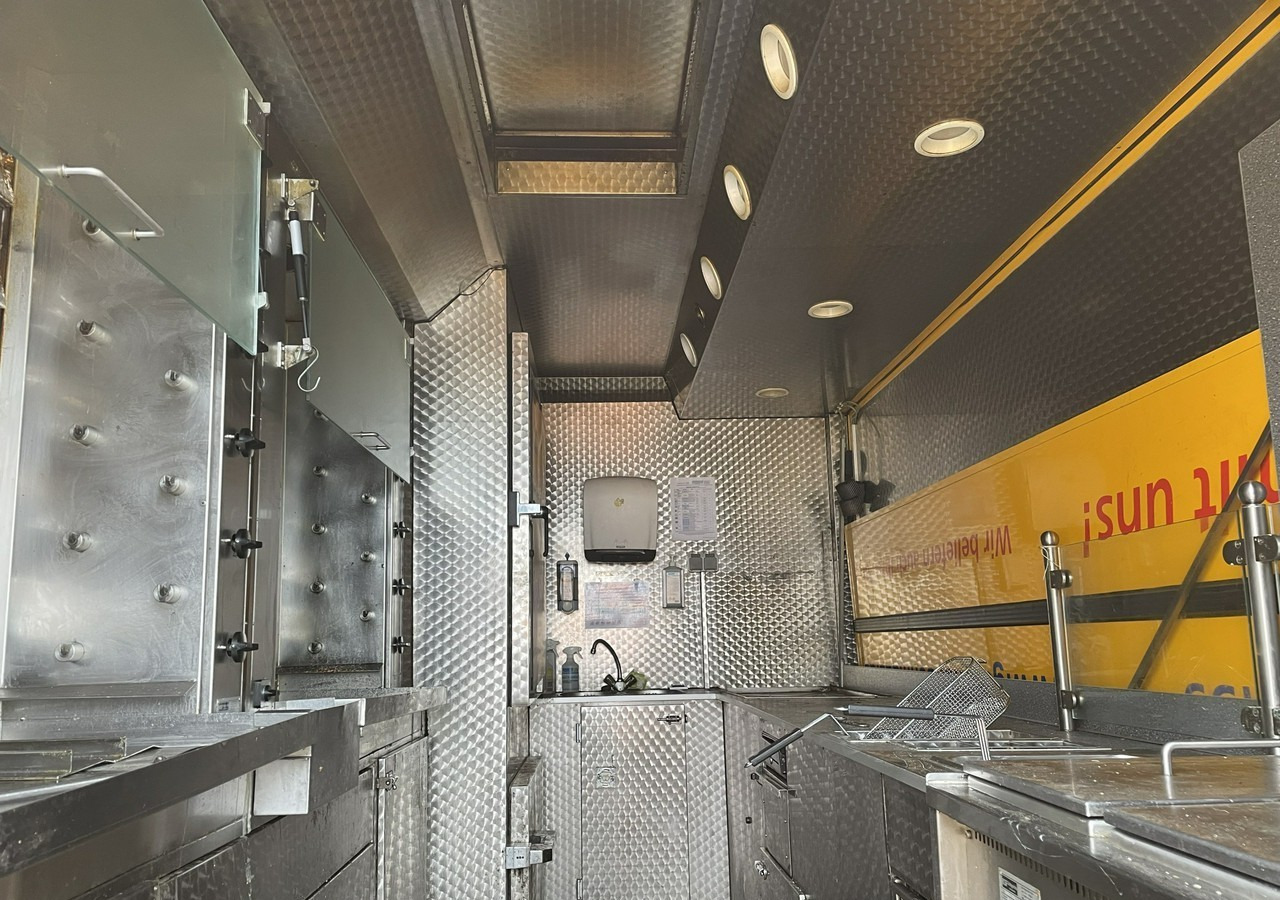 Fiat Ducato Ducato Autogrill Autosklep Foodtruck food truck Gastronomiczny 2018 - Camión tienda: foto 1 Fiat Ducato Ducato Autogrill Autosklep Foodtruck food truck Gastronomiczny 2018 - Camión tienda: foto 1