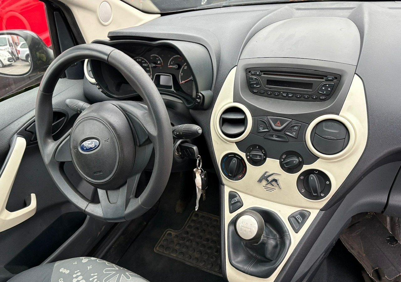 Hatchback Ford KA II Ford KA 1,3 tdci 75KM 2012: foto 11 Hatchback Ford KA II Ford KA 1,3 tdci 75KM 2012: foto 11