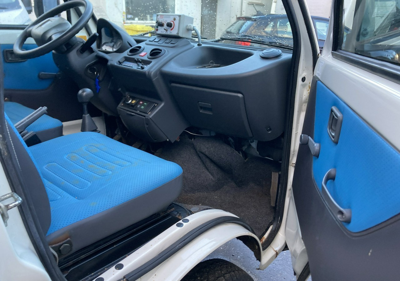 Foto del interior 2: Furgoneta caja abierta Inna Inny PFAU Piaggio Porter 4X4 Skrzynia odśnieżarka Pług 5655km 2012