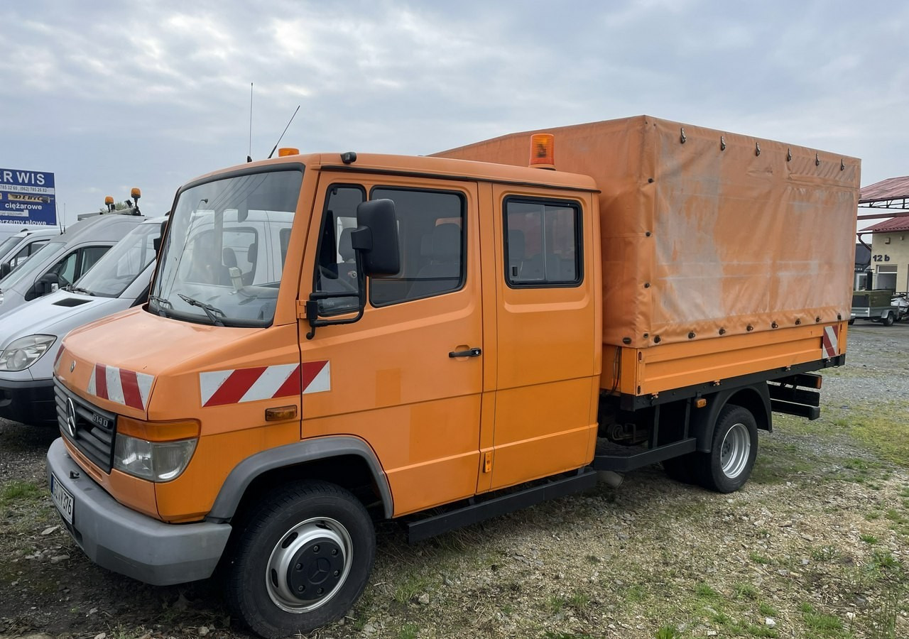 Mercedes-Benz Inny Mercedes-Benz Vario 614 Brygadówka skrzynia plandeka 6-oso doka dokka 2004 - Camión lona: foto 3 Mercedes-Benz Inny Mercedes-Benz Vario 614 Brygadówka skrzynia plandeka 6-oso doka dokka 2004 - Camión lona: foto 3
