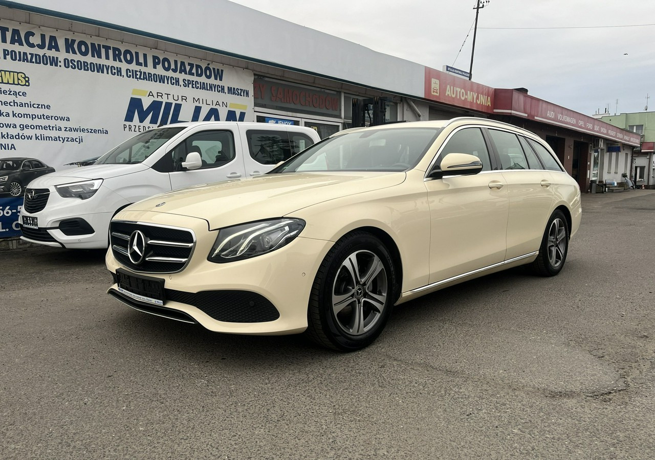Mercedes-Benz Klasa E E220d T 9G-tronic 197KM Navi FullLed Kamera Asystent Model 2020 FV 2 - Coche: foto 2 Mercedes-Benz Klasa E E220d T 9G-tronic 197KM Navi FullLed Kamera Asystent Model 2020 FV 2 - Coche: foto 2