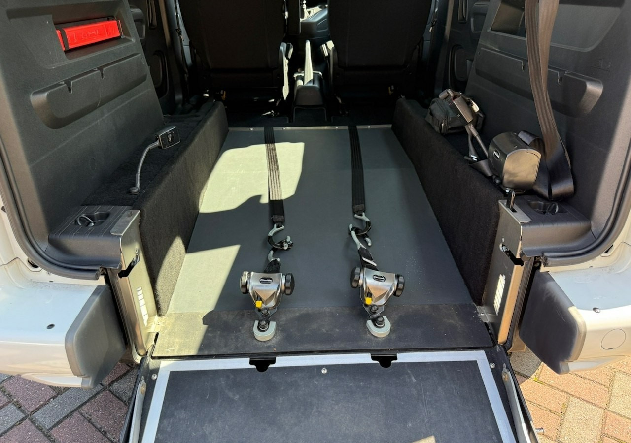 Opel Combo IV Opel Combo Life Niepełnosprawnych inwalida Rampa 32105 km Model 2022 - Coche: foto 5 Opel Combo IV Opel Combo Life Niepełnosprawnych inwalida Rampa 32105 km Model 2022 - Coche: foto 5