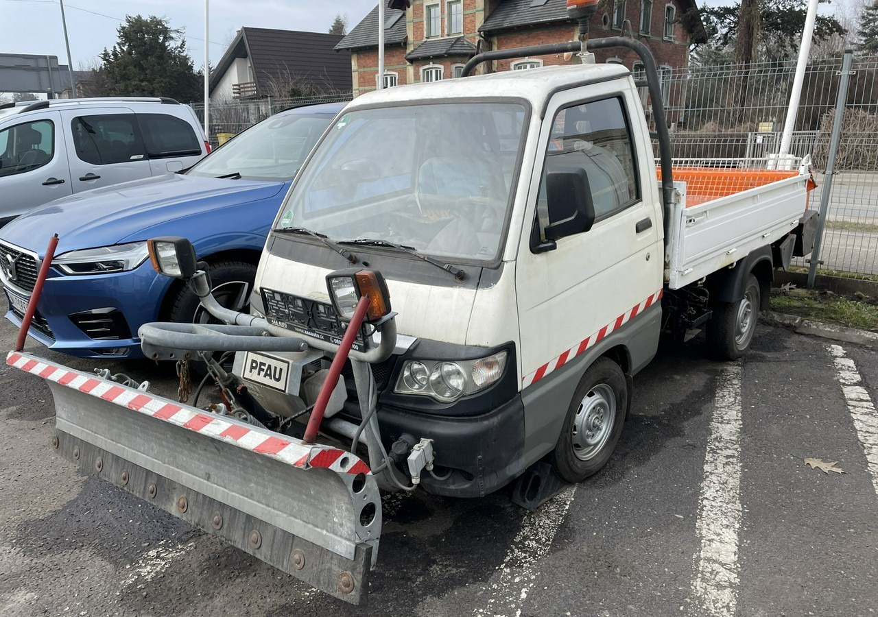 Piaggio Piaggio PFAU Wywrotka 4X4 posypywarka odśnieżarka pług 2009 - Máquina quitanieve: foto 4 Piaggio Piaggio PFAU Wywrotka 4X4 posypywarka odśnieżarka pług 2009 - Máquina quitanieve: foto 4