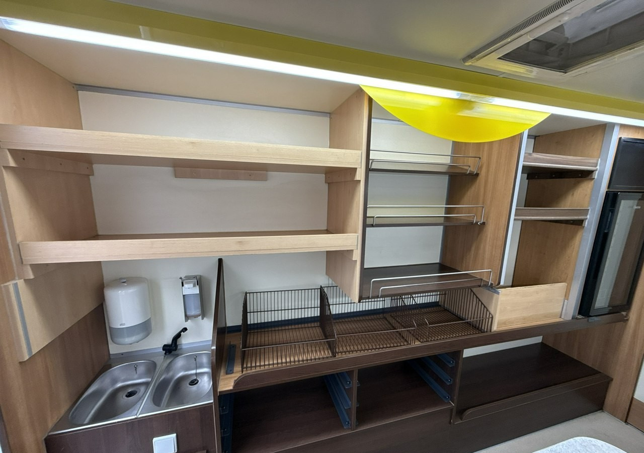 Renault Master Autosklep piec Sklep bar Gastronomiczny Food Truck Foodtruck Borco20 - Camión tienda: foto 4 Renault Master Autosklep piec Sklep bar Gastronomiczny Food Truck Foodtruck Borco20 - Camión tienda: foto 4