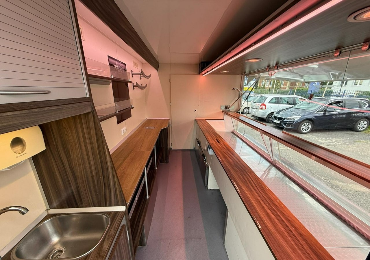 Renault Master Autosklep wędlin Gastronomiczny Food Truck Foodtruck Sklep Solar 20 - Camión tienda: foto 2 Renault Master Autosklep wędlin Gastronomiczny Food Truck Foodtruck Sklep Solar 20 - Camión tienda: foto 2
