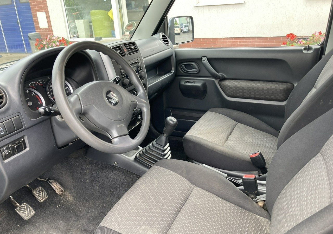 Suzuki Jimny Suzuki Jimny 1.3-16V 4X4 Klima 2006 - SUV/ Todoterreno: foto 4 Suzuki Jimny Suzuki Jimny 1.3-16V 4X4 Klima 2006 - SUV/ Todoterreno: foto 4