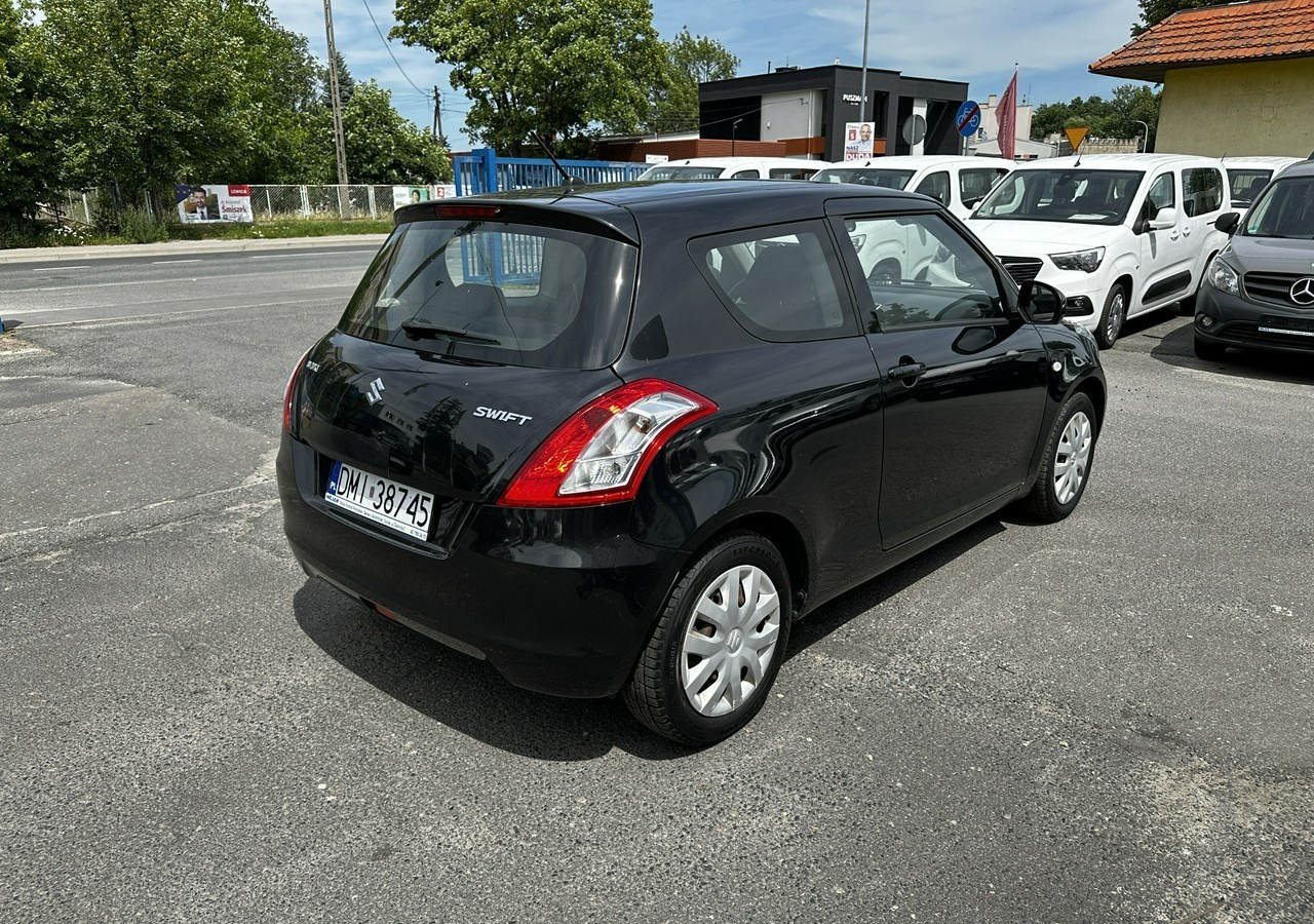 Suzuki Swift V Suzuki Swift 1.2-94KM Klima Model 2012 - Hatchback: foto 3 Suzuki Swift V Suzuki Swift 1.2-94KM Klima Model 2012 - Hatchback: foto 3