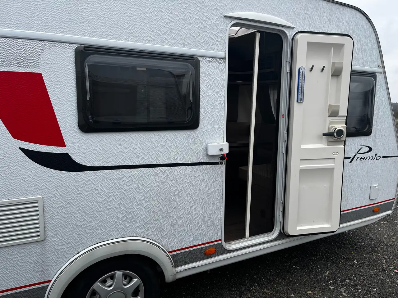 Bürstner Premio 530 TL Mover Dachklimaanlage Einzelbetten - Caravana: foto 5 Bürstner Premio 530 TL Mover Dachklimaanlage Einzelbetten - Caravana: foto 5