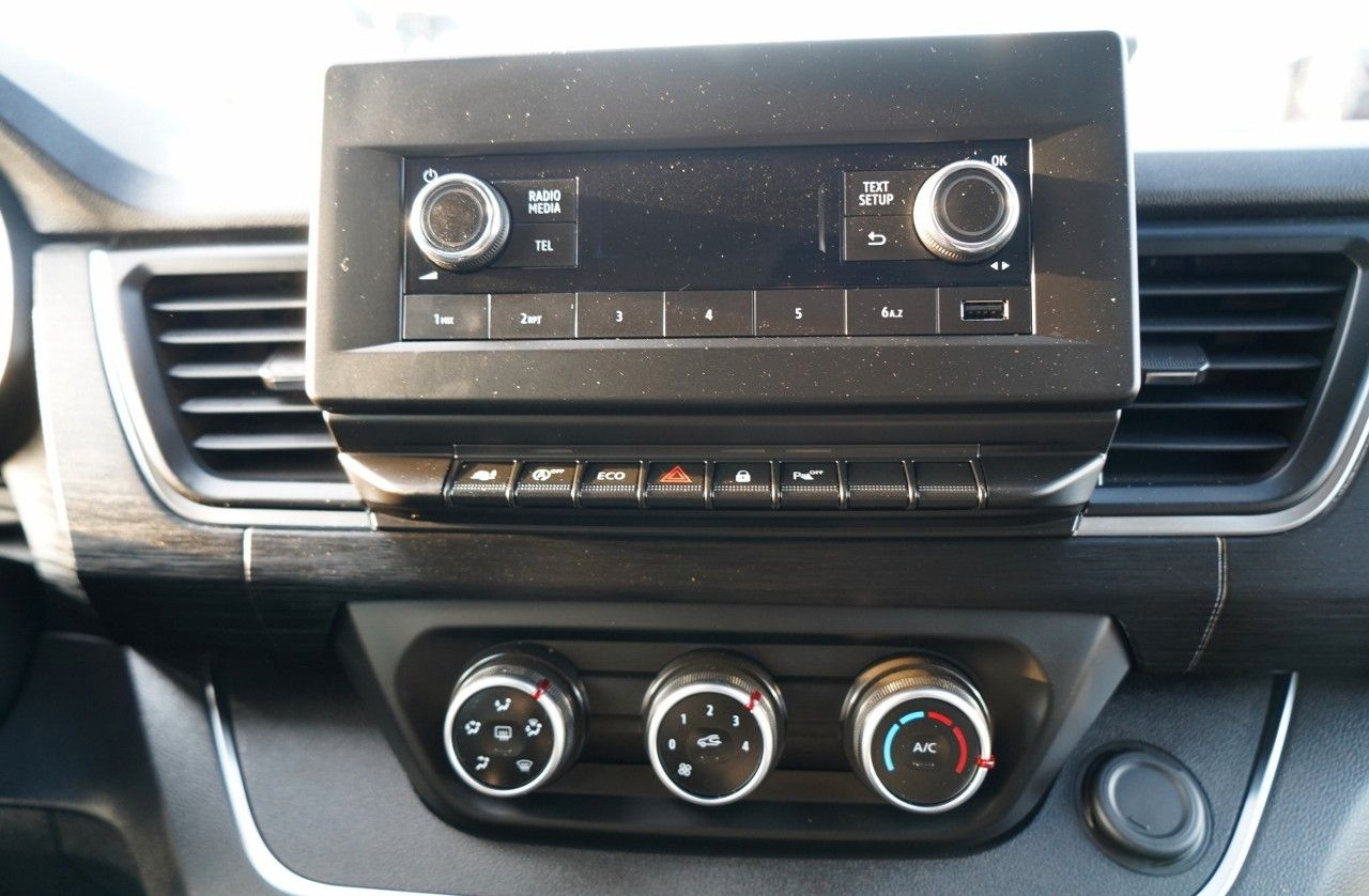 Furgoneta de pasajeros Renault TRAFIC III / BUS / 9 MIEJSC / PIERWSZY WŁAŚCICIE: foto 31 Furgoneta de pasajeros Renault TRAFIC III / BUS / 9 MIEJSC / PIERWSZY WŁAŚCICIE: foto 31