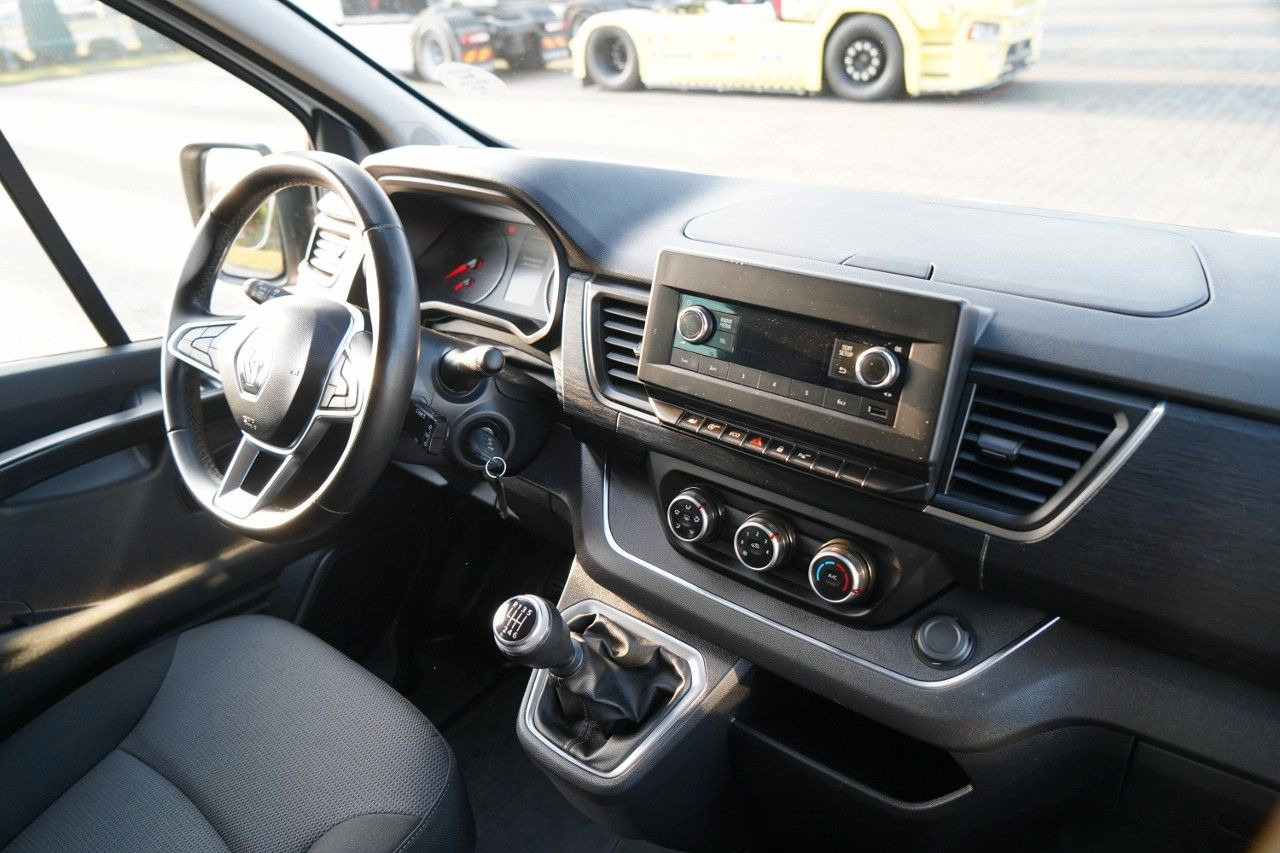 Furgoneta de pasajeros Renault TRAFIC III / BUS / 9 MIEJSC / PIERWSZY WŁAŚCICIE: foto 26 Furgoneta de pasajeros Renault TRAFIC III / BUS / 9 MIEJSC / PIERWSZY WŁAŚCICIE: foto 26