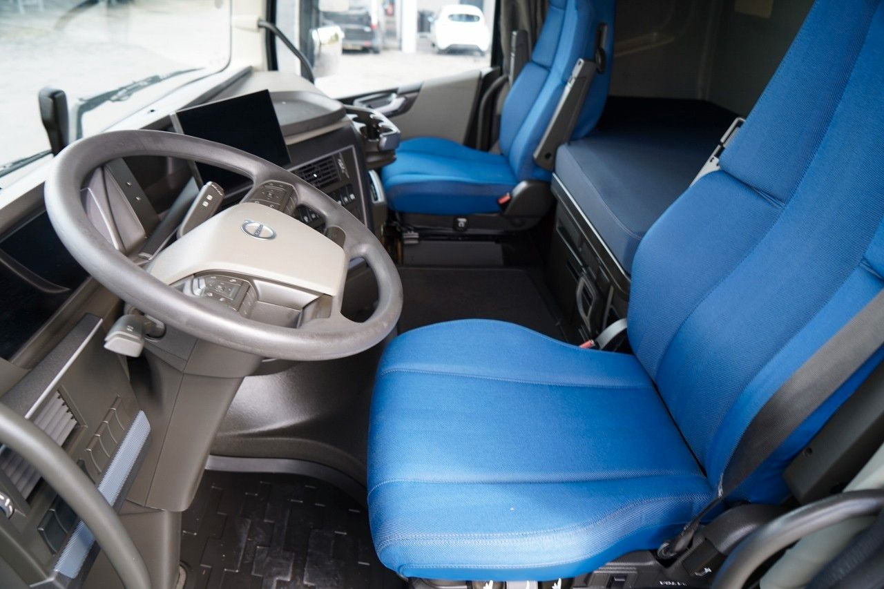 Camión lona Volvo FH 500 / I-SAVE / TANDEM PRZEJAZDOWY / 2023 / K: foto 16 Camión lona Volvo FH 500 / I-SAVE / TANDEM PRZEJAZDOWY / 2023 / K: foto 16