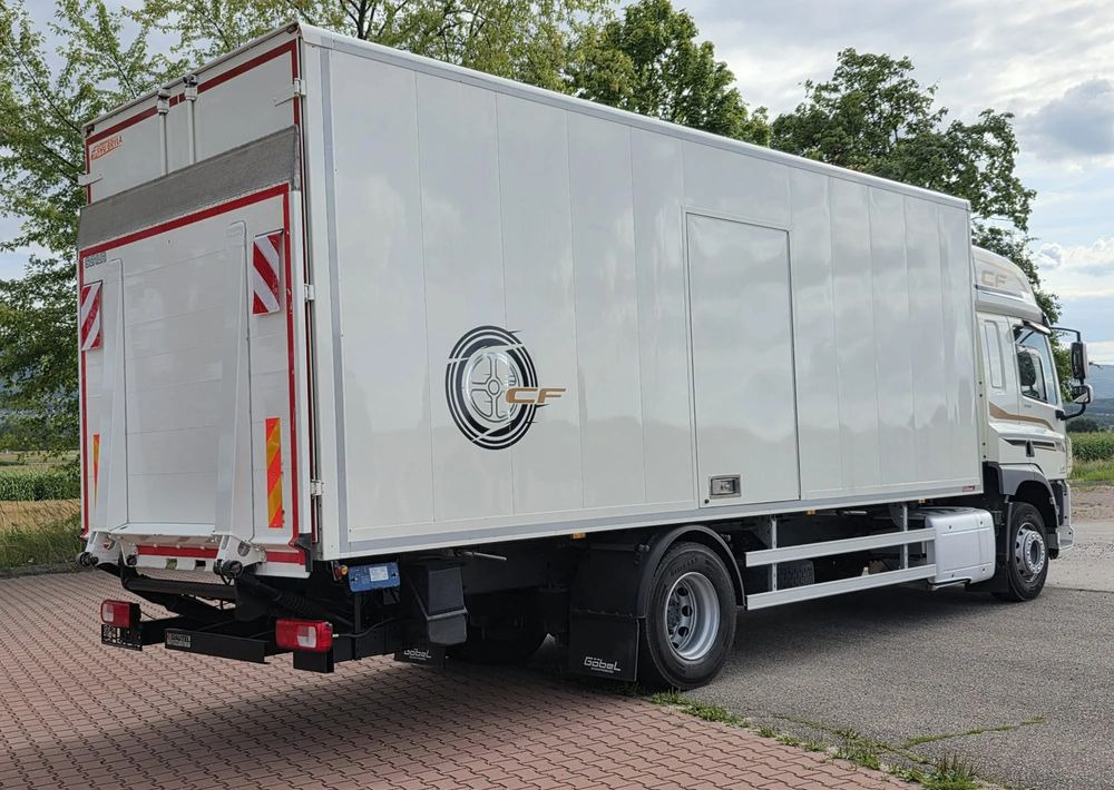 DAF CF 330 / 10.2017 / KONTENER MEBLOWY / IZOTERMA / WINDA / 18 PALET / E6 / NISKI PRZEBIEG / Z NIEMIEC / JAK NOWY / DUŻY SILNIK 10 837cm3// - Camión caja cerrada: foto 4 DAF CF 330 / 10.2017 / KONTENER MEBLOWY / IZOTERMA / WINDA / 18 PALET / E6 / NISKI PRZEBIEG / Z NIEMIEC / JAK NOWY / DUŻY SILNIK 10 837cm3// - Camión caja cerrada: foto 4