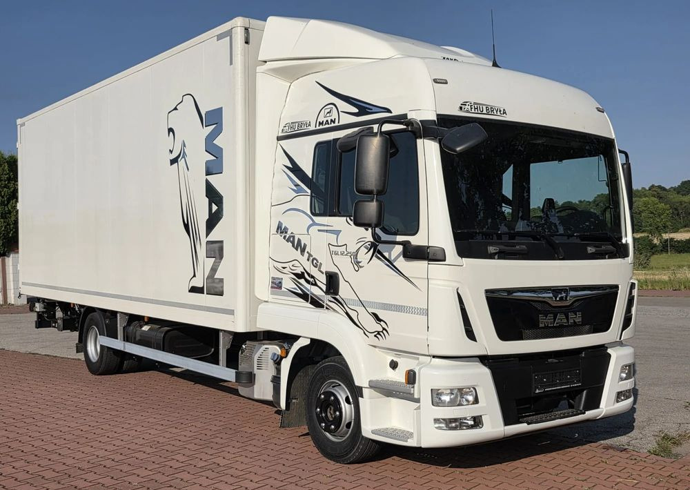 MAN TGL 12.250 / KONTENER / IZOTERMA / WINDA / 2019R / EURO 6 / PEŁEN SERWIS / 6 TON ŁADOWNOŚĆ / SPROWADZONY / ZADBANY / JAK NOWY / KSIĄŻKA SERWISOWA / E6 / 17 PALET - Camión caja cerrada: foto 1 MAN TGL 12.250 / KONTENER / IZOTERMA / WINDA / 2019R / EURO 6 / PEŁEN SERWIS / 6 TON ŁADOWNOŚĆ / SPROWADZONY / ZADBANY / JAK NOWY / KSIĄŻKA SERWISOWA / E6 / 17 PALET - Camión caja cerrada: foto 1