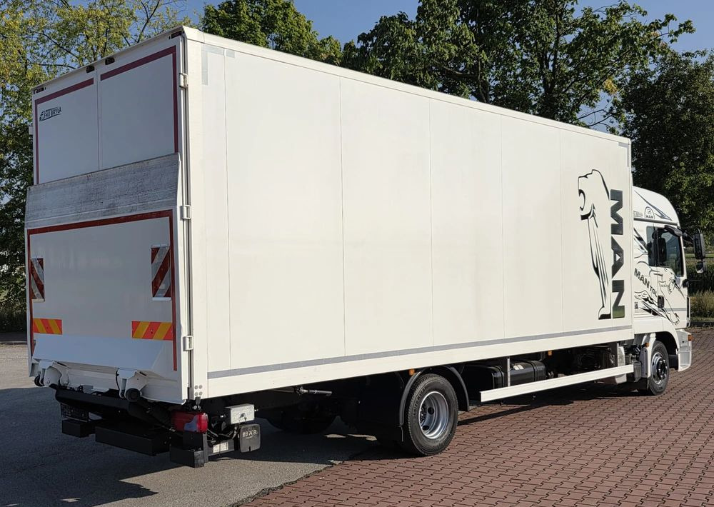 MAN TGL 12.250 / KONTENER / IZOTERMA / WINDA / 2019R / EURO 6 / PEŁEN SERWIS / 6 TON ŁADOWNOŚĆ / SPROWADZONY / ZADBANY / JAK NOWY / KSIĄŻKA SERWISOWA / E6 / 17 PALET - Camión caja cerrada: foto 4 MAN TGL 12.250 / KONTENER / IZOTERMA / WINDA / 2019R / EURO 6 / PEŁEN SERWIS / 6 TON ŁADOWNOŚĆ / SPROWADZONY / ZADBANY / JAK NOWY / KSIĄŻKA SERWISOWA / E6 / 17 PALET - Camión caja cerrada: foto 4