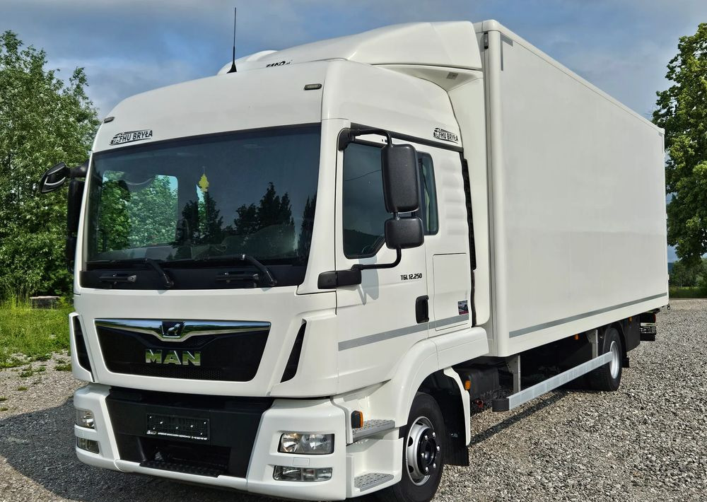 MAN TGL 12.250 / KONTENER / IZOTERMA / WINDA / 2019R / EURO 6 / PEŁEN SERWIS / 6 TON ŁADOWNOŚĆ / SPROWADZONY / ZADBANY / JAK NOWY / KSIĄŻKA SERWISOWA / E6 / 17 PALET - Camión caja cerrada: foto 2 MAN TGL 12.250 / KONTENER / IZOTERMA / WINDA / 2019R / EURO 6 / PEŁEN SERWIS / 6 TON ŁADOWNOŚĆ / SPROWADZONY / ZADBANY / JAK NOWY / KSIĄŻKA SERWISOWA / E6 / 17 PALET - Camión caja cerrada: foto 2