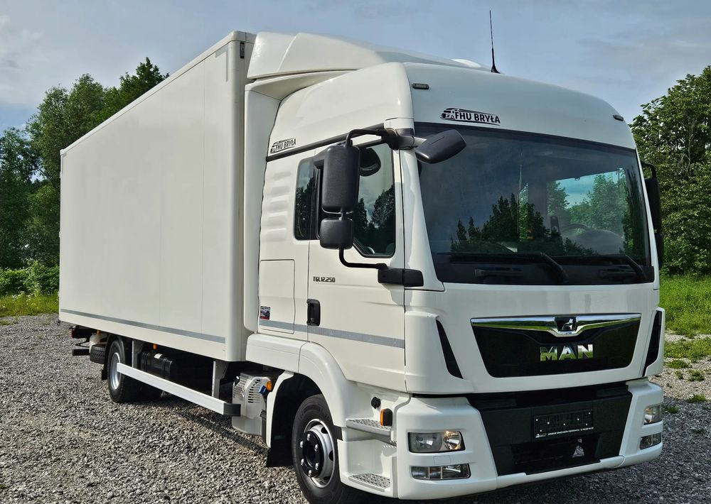 MAN TGL 12.250 / KONTENER / IZOTERMA / WINDA / 2019R / EURO 6 / PEŁEN SERWIS / 6 TON ŁADOWNOŚĆ / SPROWADZONY / ZADBANY / JAK NOWY / KSIĄŻKA SERWISOWA / E6 / 17 PALET - Camión caja cerrada: foto 1 MAN TGL 12.250 / KONTENER / IZOTERMA / WINDA / 2019R / EURO 6 / PEŁEN SERWIS / 6 TON ŁADOWNOŚĆ / SPROWADZONY / ZADBANY / JAK NOWY / KSIĄŻKA SERWISOWA / E6 / 17 PALET - Camión caja cerrada: foto 1
