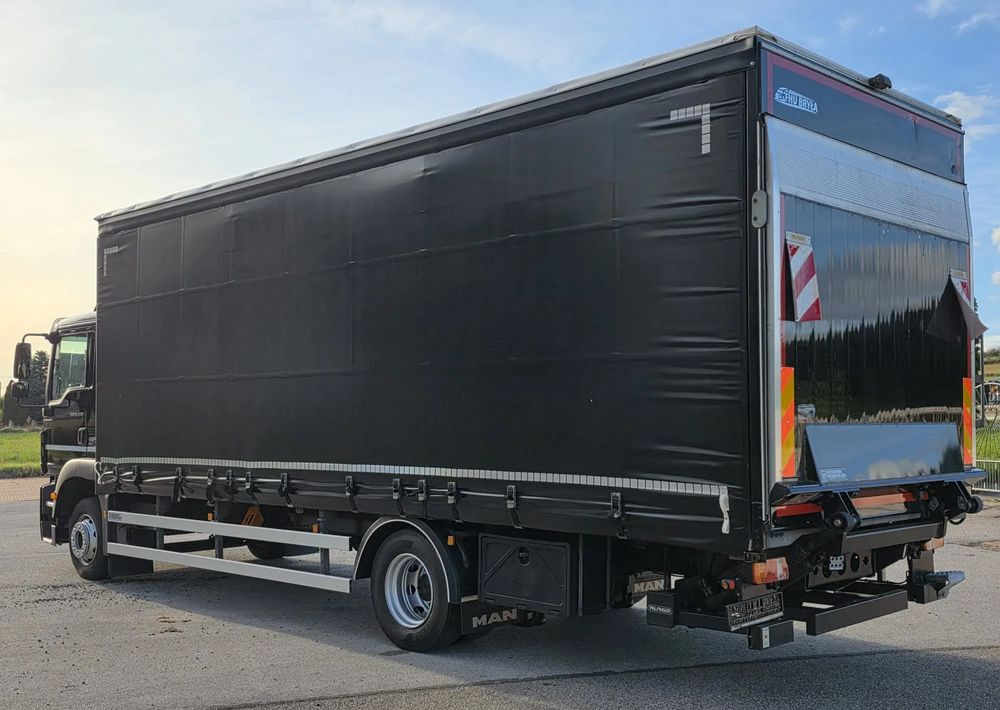 MAN TGM 12.290 / 15.290 / E6/ FIRANKA /BOCZNE DRZWI / BURTO-FIRANKA / 18PALET / WINDA / NISKI PRZEBIEG / 2018/ CAŁY NA PODUSZKACH / SERWISOWANY - Camión lona: foto 4 MAN TGM 12.290 / 15.290 / E6/ FIRANKA /BOCZNE DRZWI / BURTO-FIRANKA / 18PALET / WINDA / NISKI PRZEBIEG / 2018/ CAŁY NA PODUSZKACH / SERWISOWANY - Camión lona: foto 4