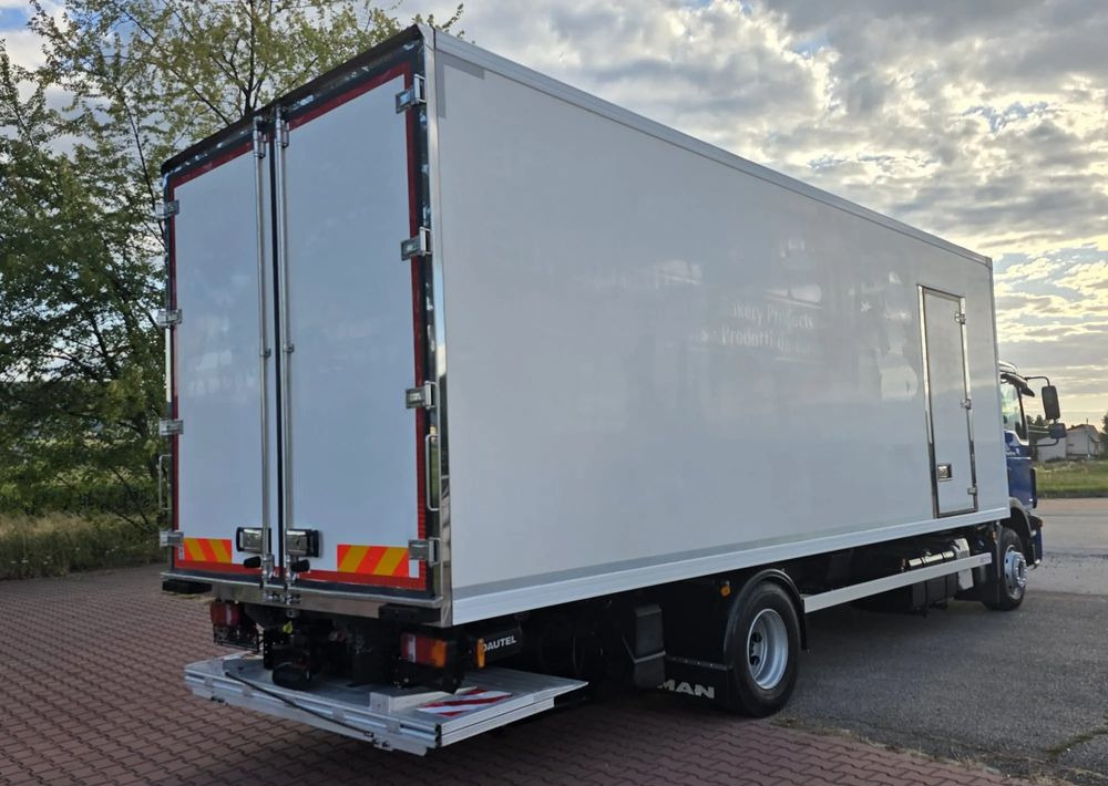 MAN TGM 15.250 / CHŁODNIA / WINDA / 2018 ROK / 230 TYŚ KM / BOCZNE DRZWI / AUTOMAT / SPROWADZONY / E6 / 18  EUROPALET/ - Camión frigorífico: foto 4 MAN TGM 15.250 / CHŁODNIA / WINDA / 2018 ROK / 230 TYŚ KM / BOCZNE DRZWI / AUTOMAT / SPROWADZONY / E6 / 18  EUROPALET/ - Camión frigorífico: foto 4