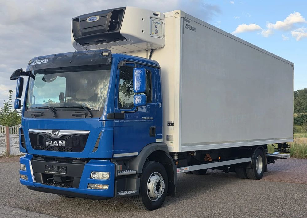 MAN TGM 15.250 / CHŁODNIA / WINDA / 2018 ROK / 230 TYŚ KM / BOCZNE DRZWI / AUTOMAT / SPROWADZONY / E6 / 18  EUROPALET/ - Camión frigorífico: foto 1 MAN TGM 15.250 / CHŁODNIA / WINDA / 2018 ROK / 230 TYŚ KM / BOCZNE DRZWI / AUTOMAT / SPROWADZONY / E6 / 18  EUROPALET/ - Camión frigorífico: foto 1