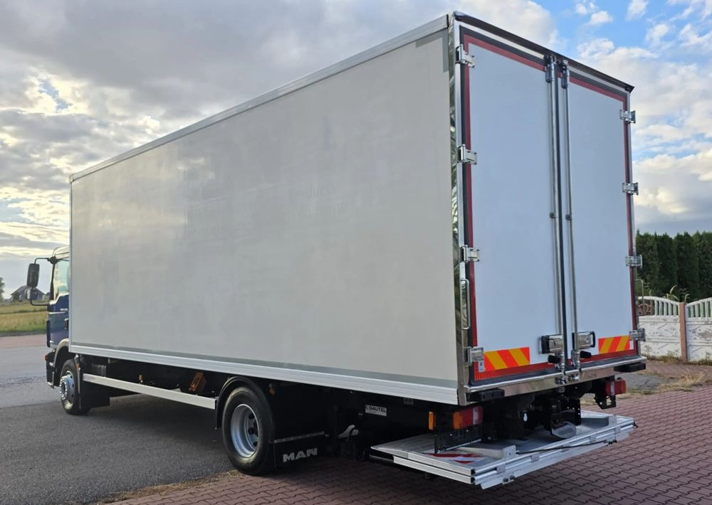 MAN TGM 15.250 / CHŁODNIA / WINDA / 2018 ROK / 230 TYŚ KM / BOCZNE DRZWI / AUTOMAT / SPROWADZONY / E6 / 18  EUROPALET/ - Camión frigorífico: foto 3 MAN TGM 15.250 / CHŁODNIA / WINDA / 2018 ROK / 230 TYŚ KM / BOCZNE DRZWI / AUTOMAT / SPROWADZONY / E6 / 18  EUROPALET/ - Camión frigorífico: foto 3