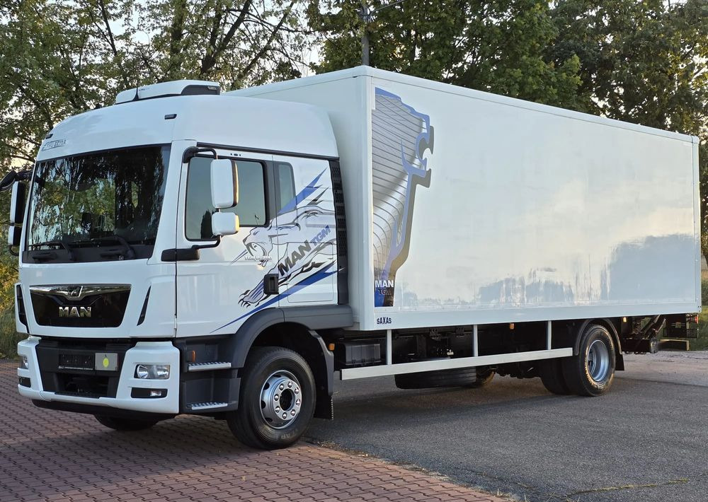 MAN TGM 15.290 / TGL / KONTENER / IZOTERMA / WINDA / KLIMA POSTOJOWA / 2019R / EURO 6 / PEŁEN SERWIS / 8200KG ŁADOWNOŚĆ / SPROWADZONY / ZADBANY / JAK NOWY / KSIĄŻKA SERWISOWA / E6 / 18 PALET - Camión caja cerrada: foto 1 MAN TGM 15.290 / TGL / KONTENER / IZOTERMA / WINDA / KLIMA POSTOJOWA / 2019R / EURO 6 / PEŁEN SERWIS / 8200KG ŁADOWNOŚĆ / SPROWADZONY / ZADBANY / JAK NOWY / KSIĄŻKA SERWISOWA / E6 / 18 PALET - Camión caja cerrada: foto 1
