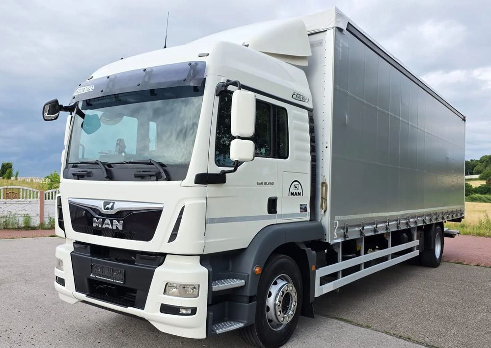 MAN TGM 18.290 / 18.250 /E6 / 22 PALETY / AUTOMAT / ZSUWANY DACH ORAZ BOKI / 9700 ŁADOWNOŚĆ / SERWISOWANY / NISKI PRZEBIEG / WINDA / FIRANKA / SPROWADZONY / 2019 / 335 TYŚ PRZEBIEG / PIERWSZY WŁAŚCIC - Camión lona: foto 1 MAN TGM 18.290 / 18.250 /E6 / 22 PALETY / AUTOMAT / ZSUWANY DACH ORAZ BOKI / 9700 ŁADOWNOŚĆ / SERWISOWANY / NISKI PRZEBIEG / WINDA / FIRANKA / SPROWADZONY / 2019 / 335 TYŚ PRZEBIEG / PIERWSZY WŁAŚCIC - Camión lona: foto 1