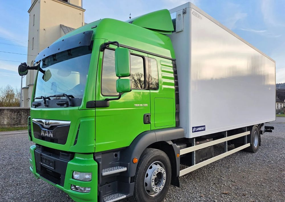 MAN TGM 18.320 / 18.290 / 15.290 / IZOTERMA / WINDA / 19PALET / E6 / 08.2018 / LIFT / SPROWADZONY / AUTOMAT / SYPIALKA / PIERWSZY WŁAŚCICIEL / BOCZNE DRZWI / STAN BARDZO DOBRY - Camión frigorífico: foto 2 MAN TGM 18.320 / 18.290 / 15.290 / IZOTERMA / WINDA / 19PALET / E6 / 08.2018 / LIFT / SPROWADZONY / AUTOMAT / SYPIALKA / PIERWSZY WŁAŚCICIEL / BOCZNE DRZWI / STAN BARDZO DOBRY - Camión frigorífico: foto 2