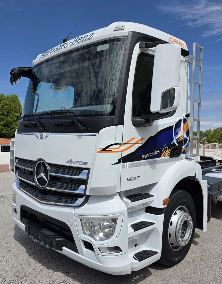 Mercedes-Benz ANTOS 1827 / ATEGO / ACTROS / E6 / ROZSTAW OSI 3.75M / WYWROT / BECZKA / UTRZYMANIE DRÓG / HAKOWIEC / SPROWADZONY / PIERWSZY WŁAŚCICIEL / STAN BDB - Camión chasis: foto 5 Mercedes-Benz ANTOS 1827 / ATEGO / ACTROS / E6 / ROZSTAW OSI 3.75M / WYWROT / BECZKA / UTRZYMANIE DRÓG / HAKOWIEC / SPROWADZONY / PIERWSZY WŁAŚCICIEL / STAN BDB - Camión chasis: foto 5