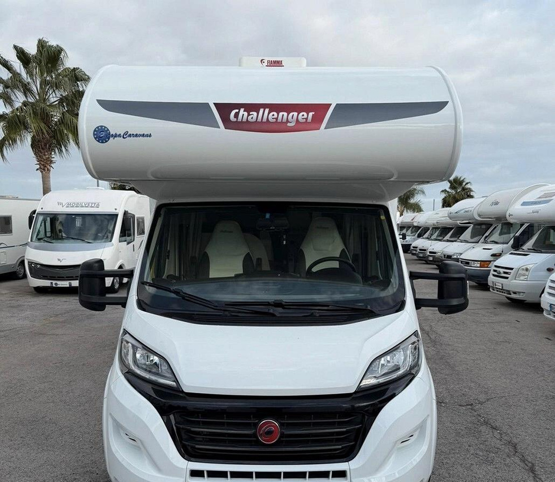Challenger C 256 - Autocaravana capuchina: foto 1 Challenger C 256 - Autocaravana capuchina: foto 1