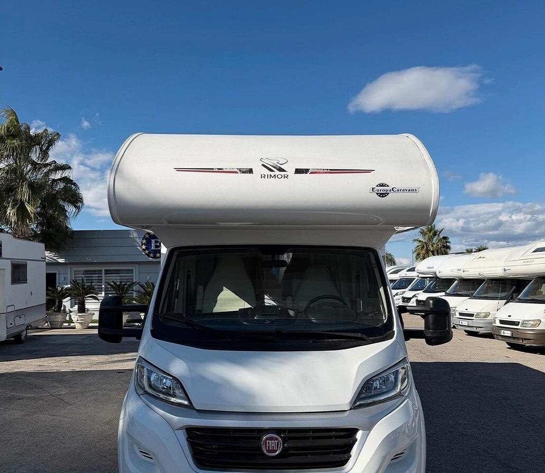 Rimor SEAL 3 - Autocaravana capuchina: foto 1 Rimor SEAL 3 - Autocaravana capuchina: foto 1