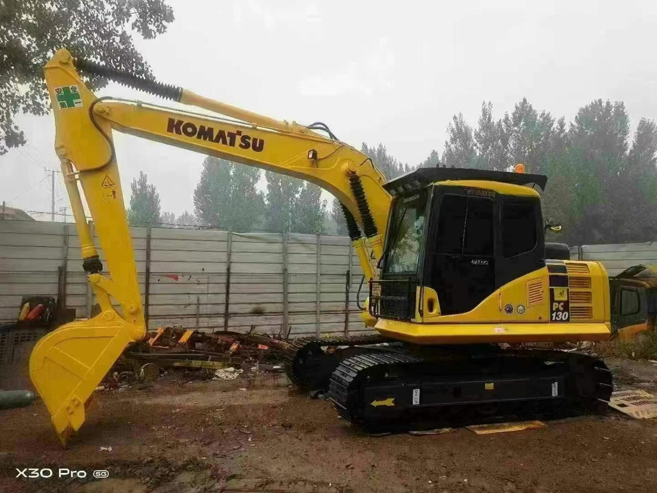 Komatsu PC 130-7 PC130 PC130-7 - Excavadora de cadenas: foto 1 Komatsu PC 130-7 PC130 PC130-7 - Excavadora de cadenas: foto 1