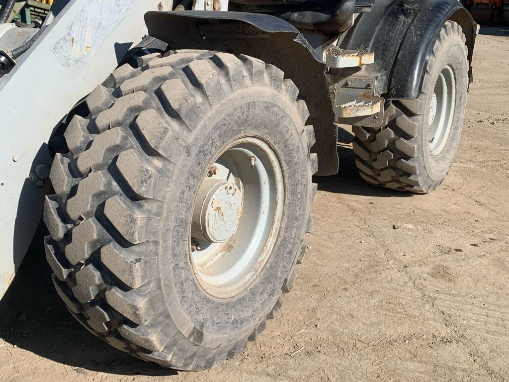 Cargadora de ruedas CAT 908H: foto 9 Cargadora de ruedas CAT 908H: foto 9