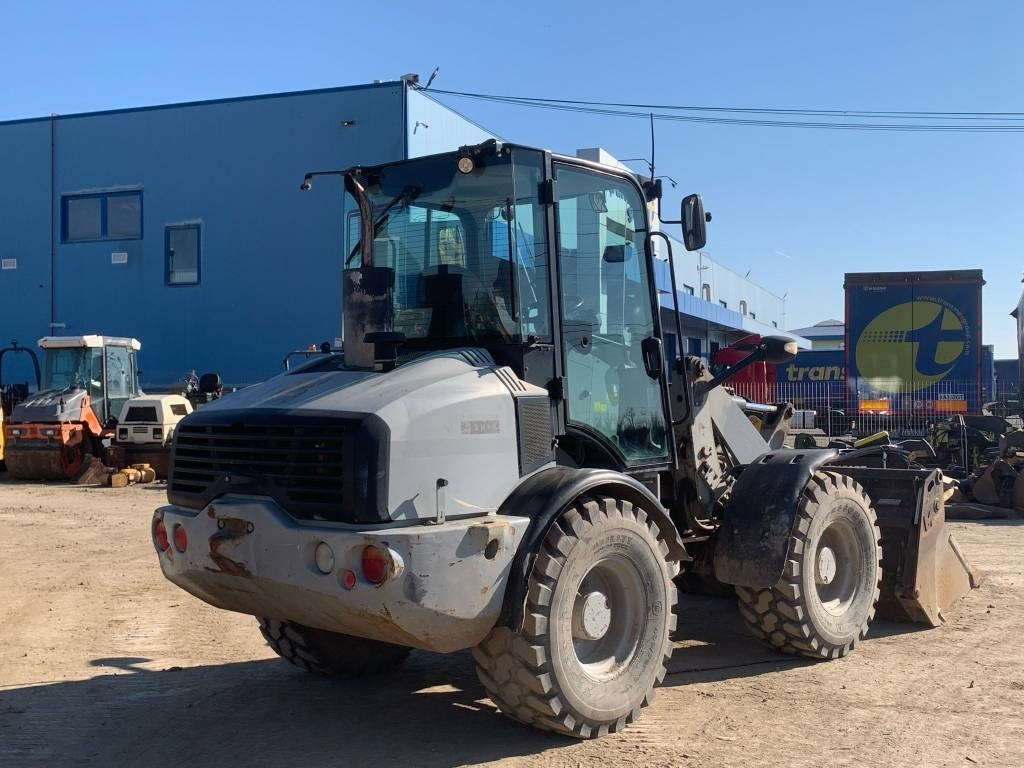 Cargadora de ruedas CAT 908H: foto 7 Cargadora de ruedas CAT 908H: foto 7