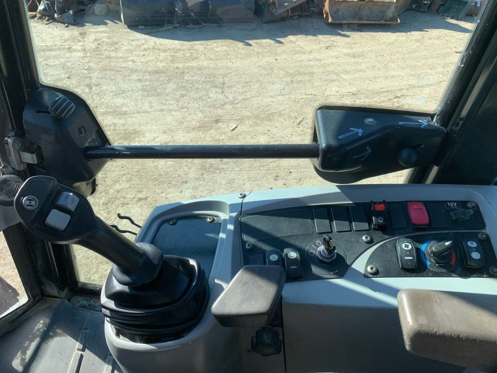 Cargadora de ruedas CAT 908H: foto 16 Cargadora de ruedas CAT 908H: foto 16