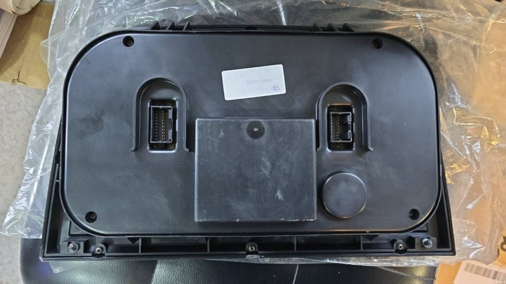 New Holland 82007803 NEW Instrument Cluster - Sistema eléctrico para Maquinaria de construcción: foto 3 New Holland 82007803 NEW Instrument Cluster - Sistema eléctrico para Maquinaria de construcción: foto 3