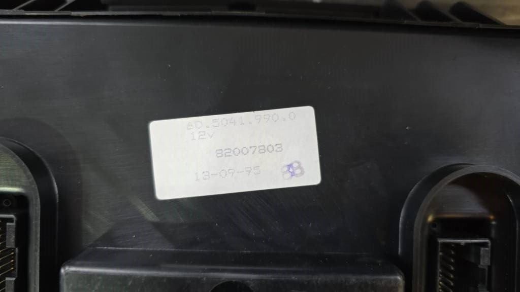 New Holland 82007803 NEW Instrument Cluster - Sistema eléctrico para Maquinaria de construcción: foto 2 New Holland 82007803 NEW Instrument Cluster - Sistema eléctrico para Maquinaria de construcción: foto 2