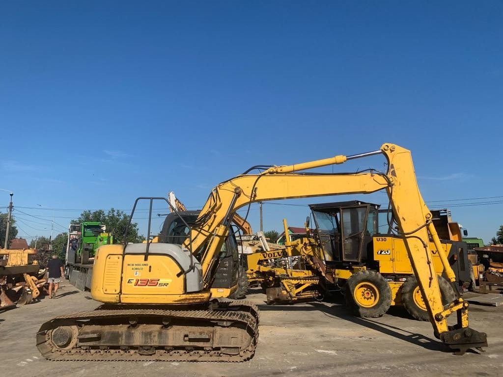 New Holland E 135 SR - Excavadora de cadenas: foto 2 New Holland E 135 SR - Excavadora de cadenas: foto 2